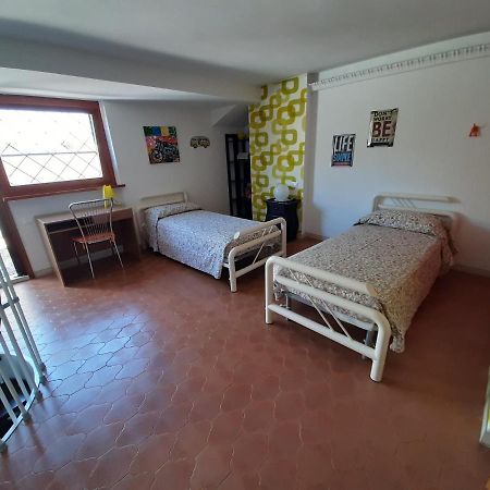 Appartamento Genziana - Con Vista Piscina E Garage Sirmione Ngoại thất bức ảnh