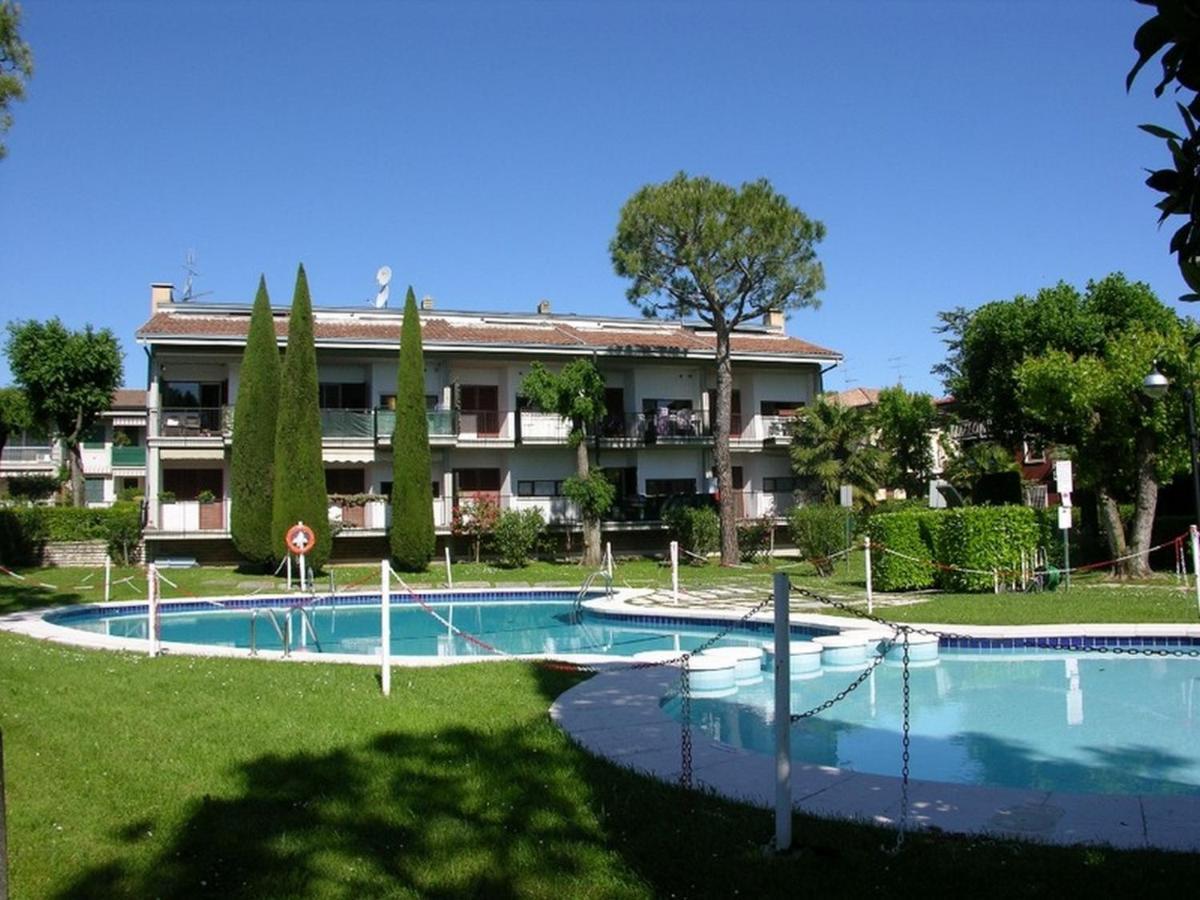 Appartamento Genziana - Con Vista Piscina E Garage Sirmione Ngoại thất bức ảnh